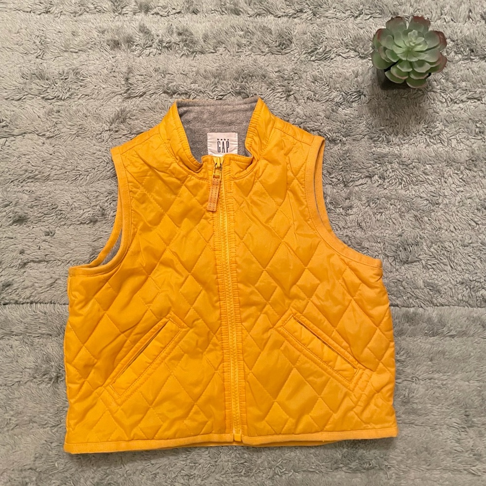 gap vest size 3 used like new